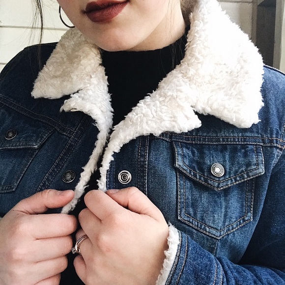 DENIM JACKET W/ SHERPA COLLAR & LINING - Picture 4 of 8